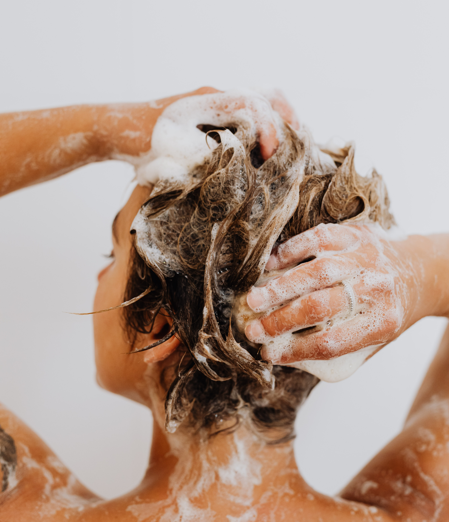 Beneficios del filtro de ducha  ¿Te gustaría tener tu piel y cabello más  sanos? Con nuestro filtro de ducha es posible 🚿 Conoce los beneficios de  nuestros filtros de ducha 💦